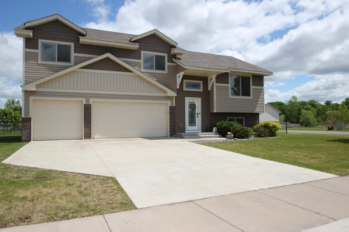 37621 Hawthorne Avenue, North Branch, MN 55056