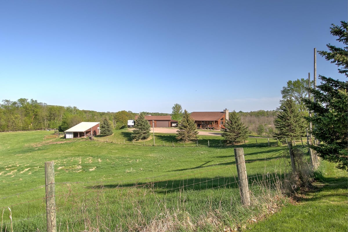 2200 405th Avenue NW, Braham, MN 55006