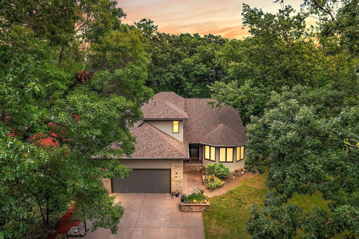 2569 Hayward Avenue N, Oakdale, MN 55128