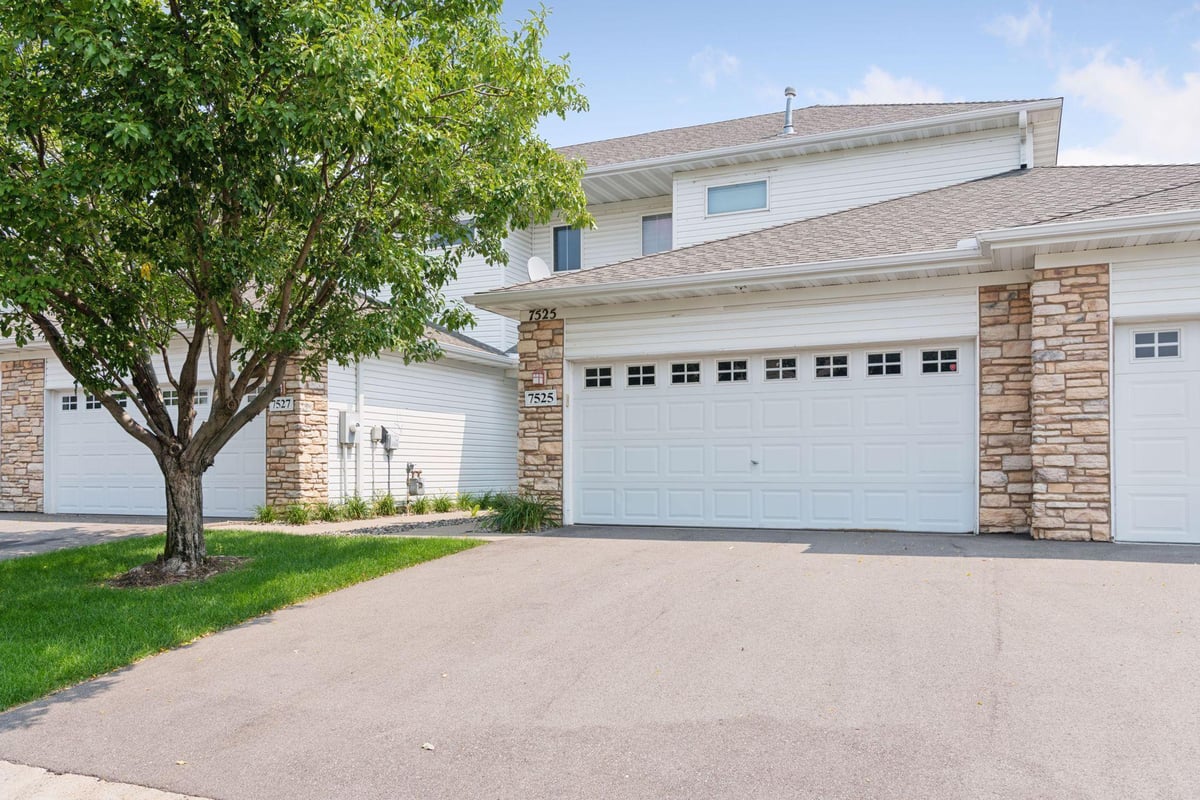 7525 5th Street N, Oakdale, MN 55128