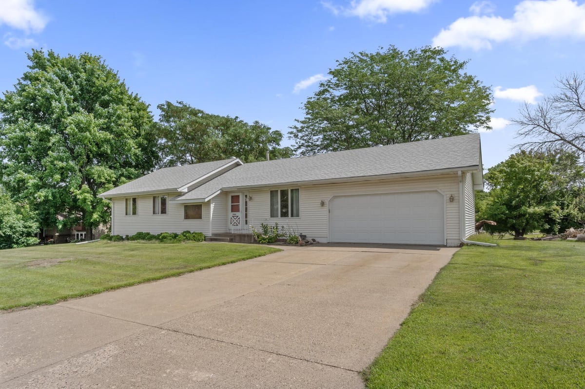 7996 Corey Path, Inver Grove Heights, MN 55076