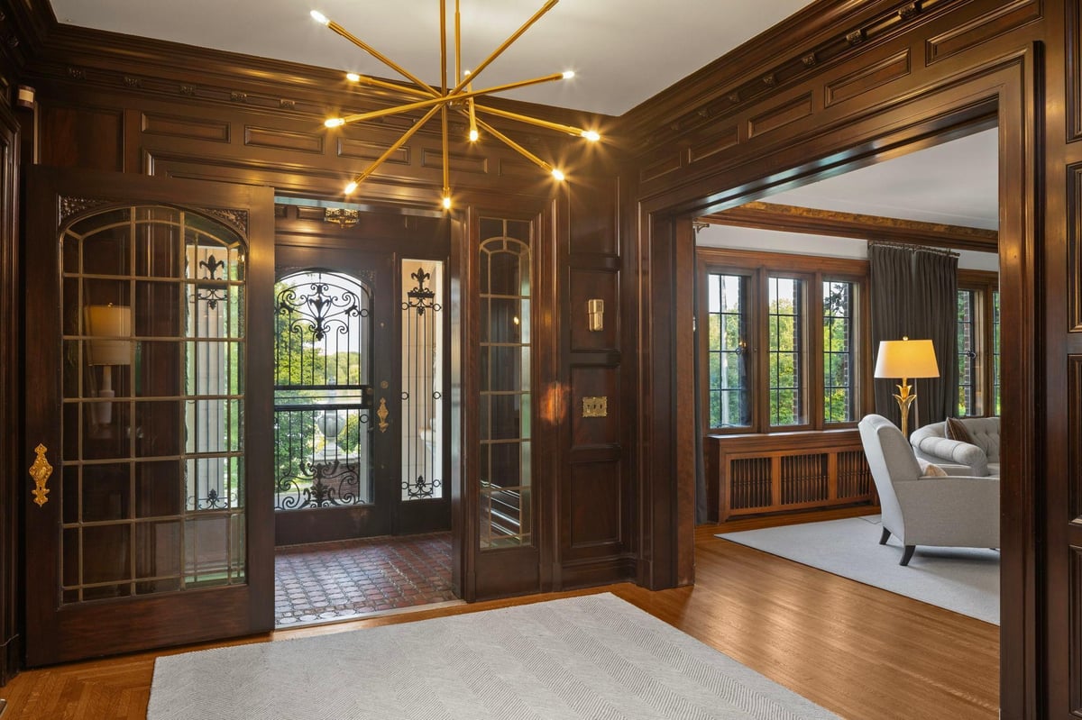 2740 W Lake Of The Isles Parkway, Minneapolis, MN 55416