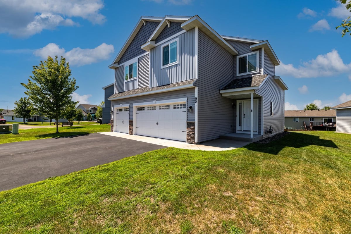 901 Moline Loop NW, Isanti, MN 55040