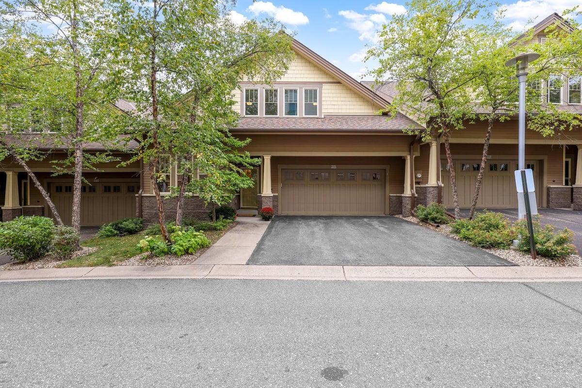 2225 Village Terrace, Bloomington, MN 55431