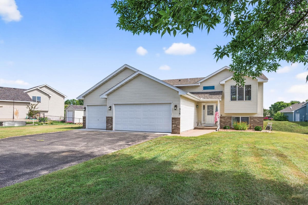 516 Cottonwood Street SW, Isanti, MN 55040
