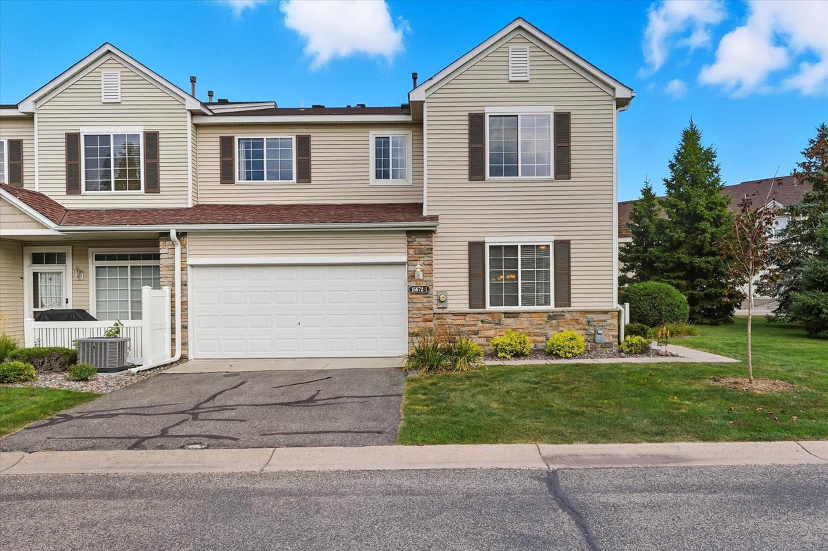 15672 Emerald Drive N #1, Hugo, MN 55038