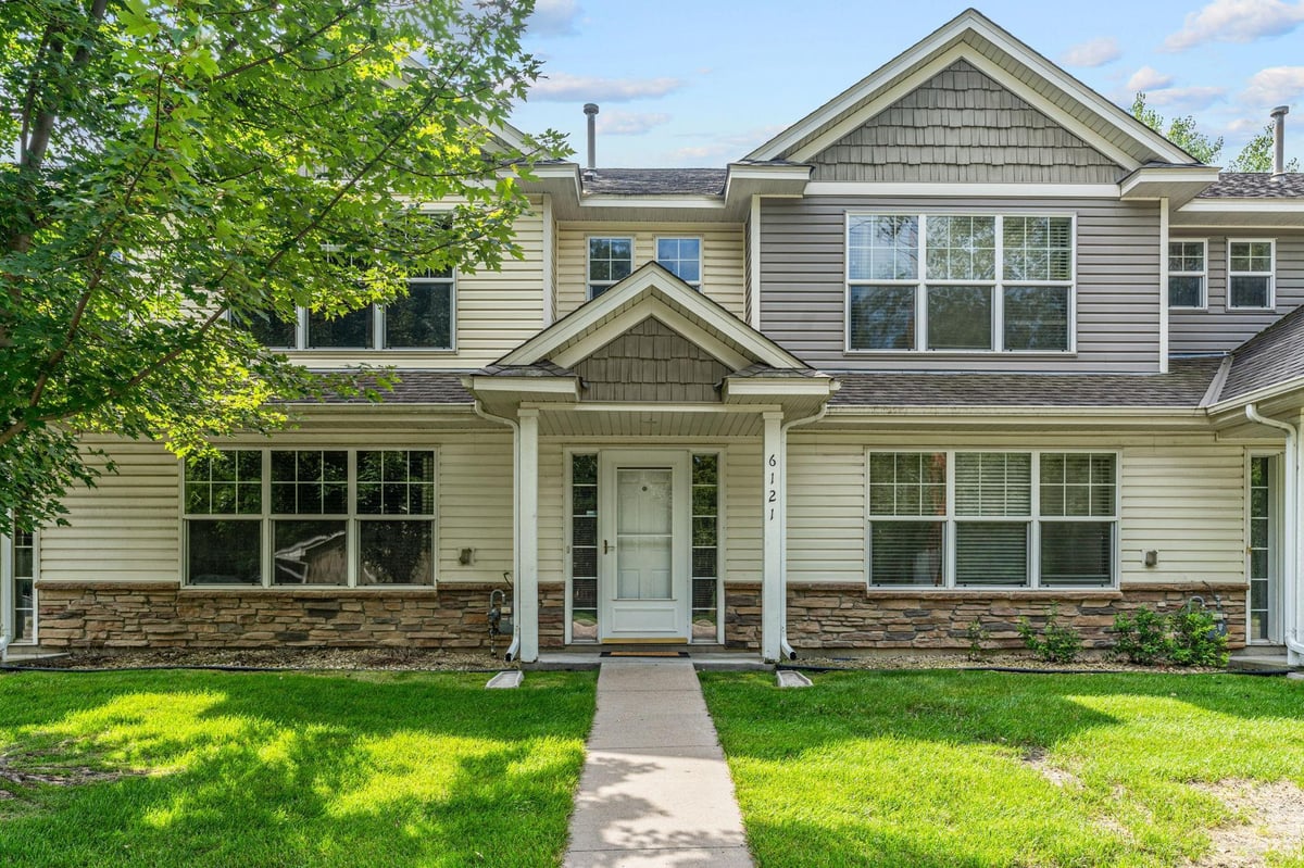 6121 32nd Avenue N, Crystal, MN 55422