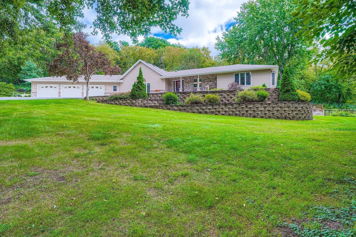 28800 Gaylord Avenue, Cannon Falls, MN 55009