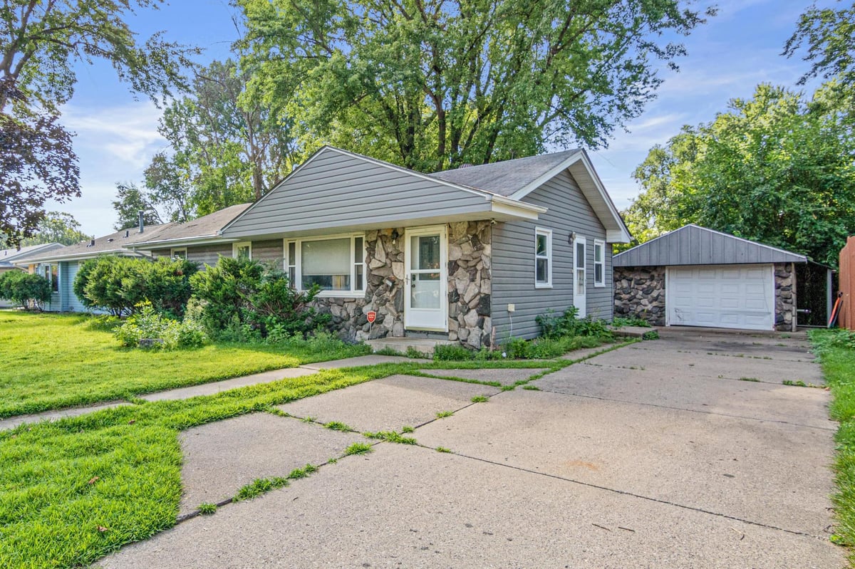 6607 46th Place N, Crystal, MN 55428