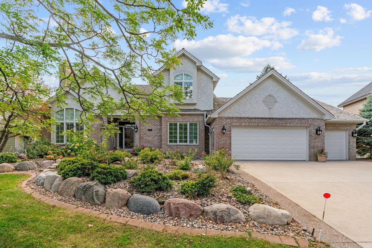 7031 Kenmare Drive, Bloomington, MN 55438