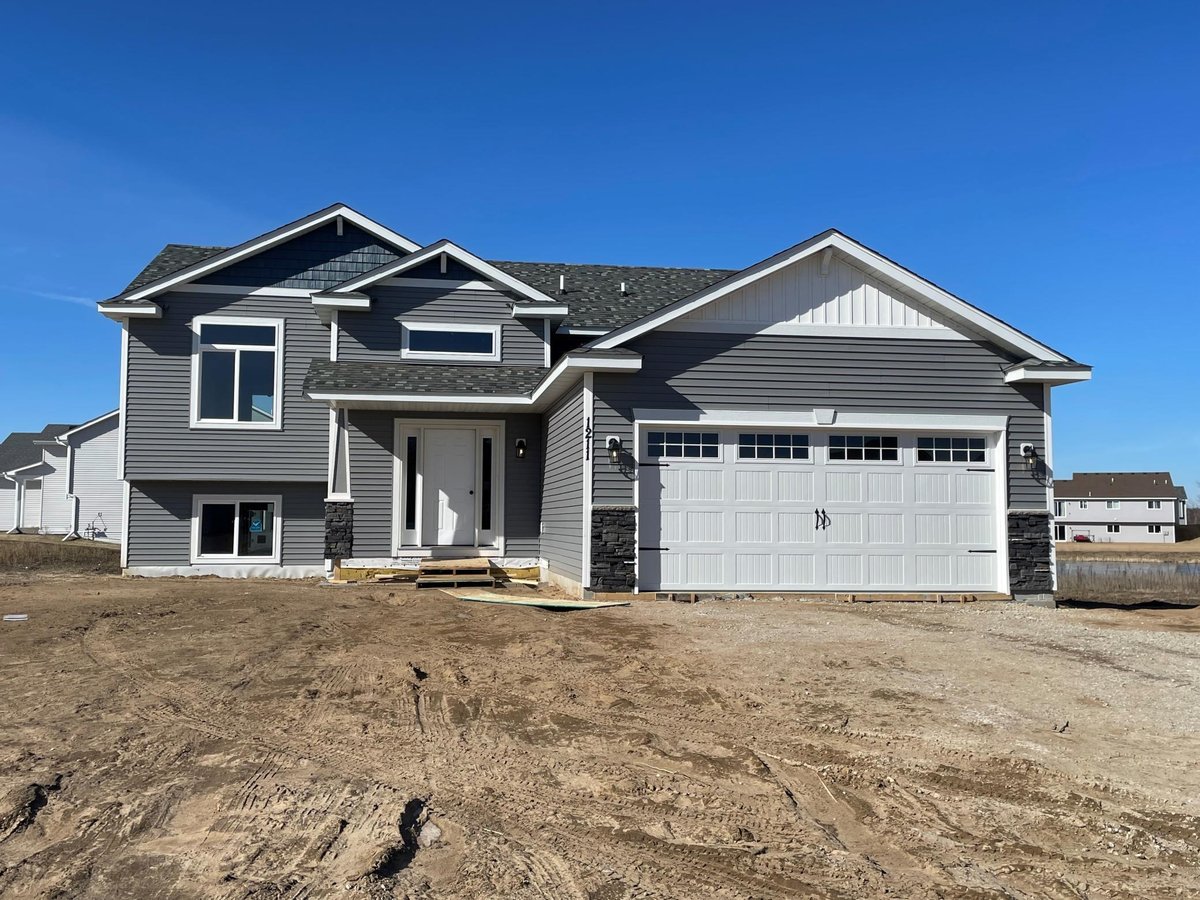 922 Triumph Trail NE, Isanti, MN 55040