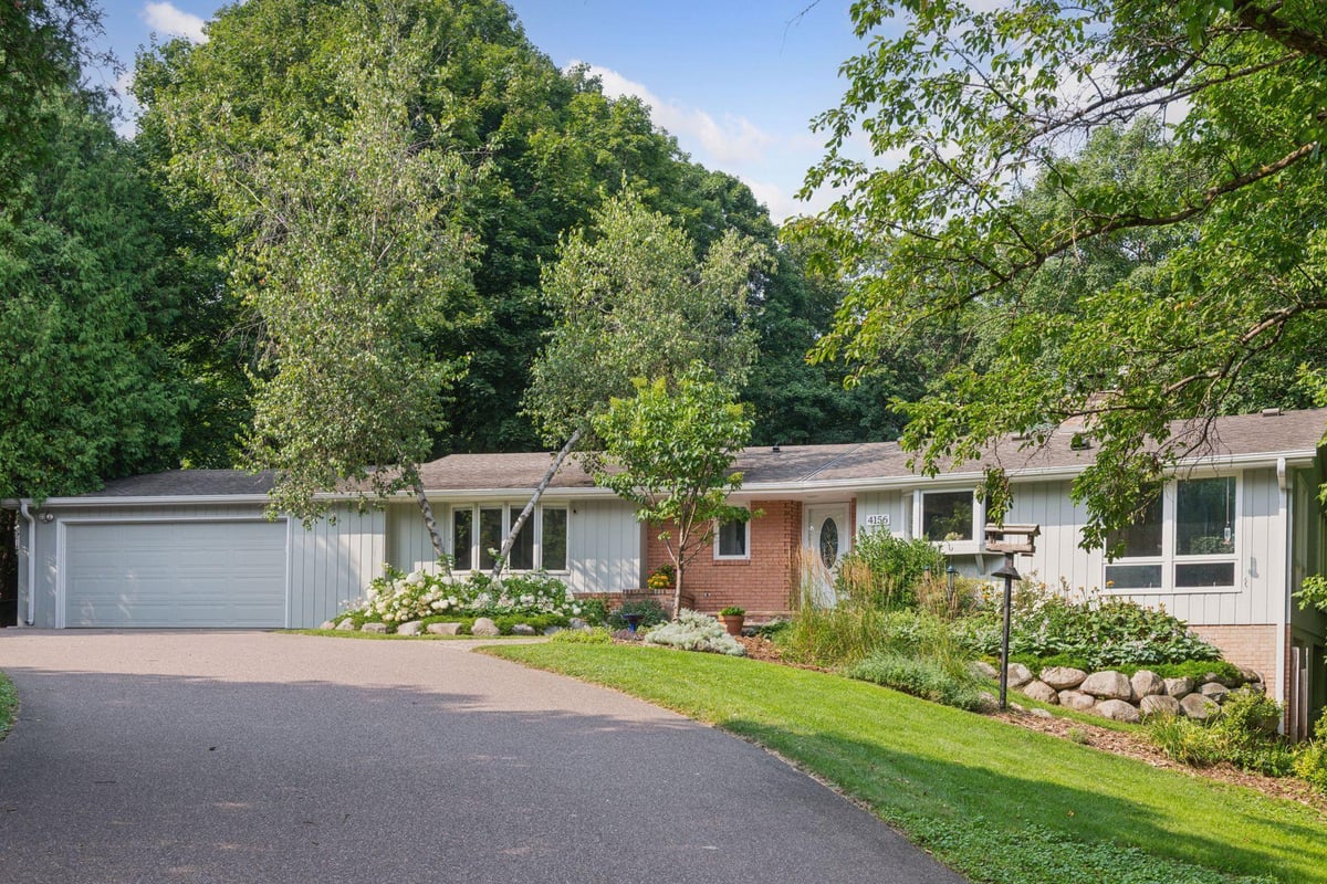 4156 Hillcrest Lane, Deephaven, MN 55391