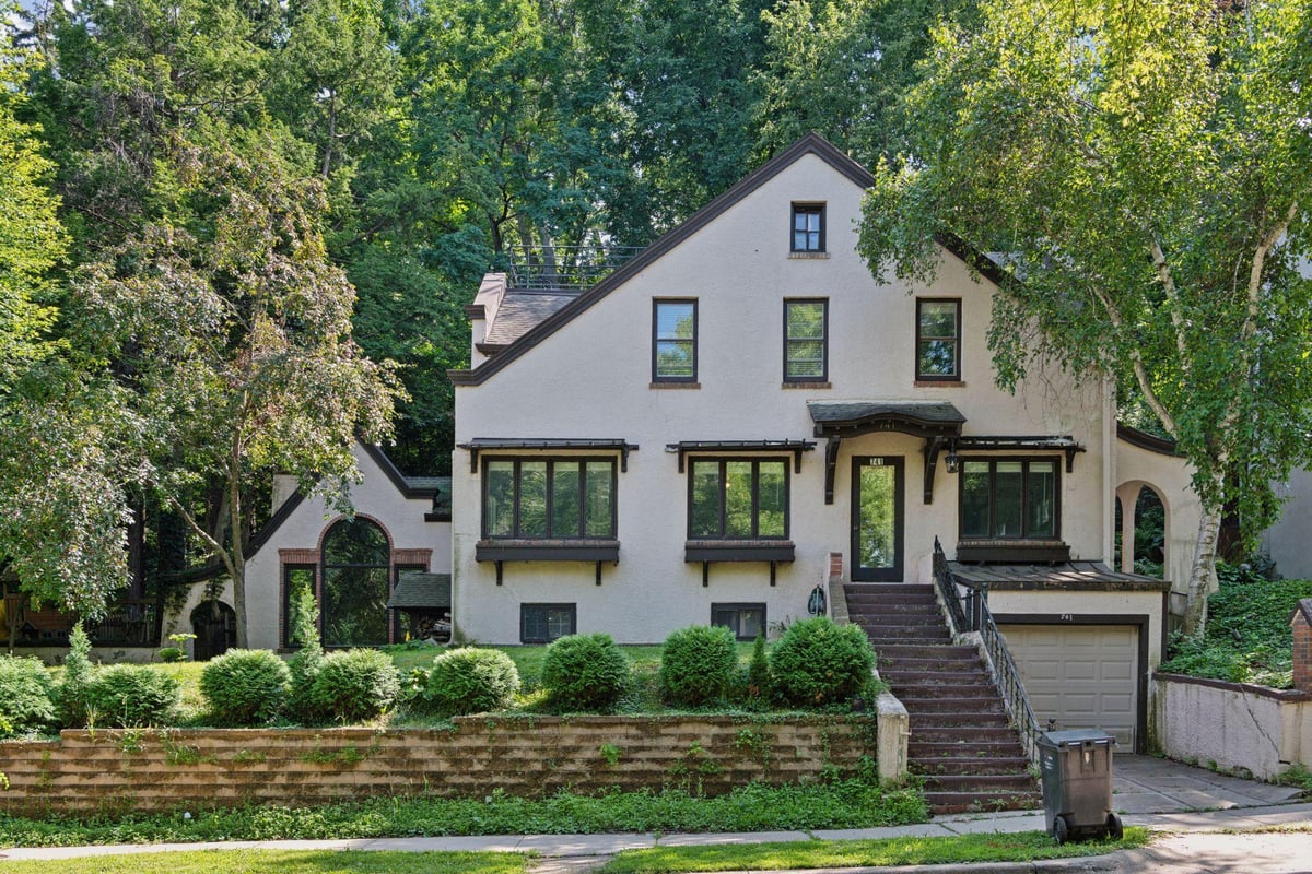 741 Kenwood Parkway, Minneapolis, MN 55403