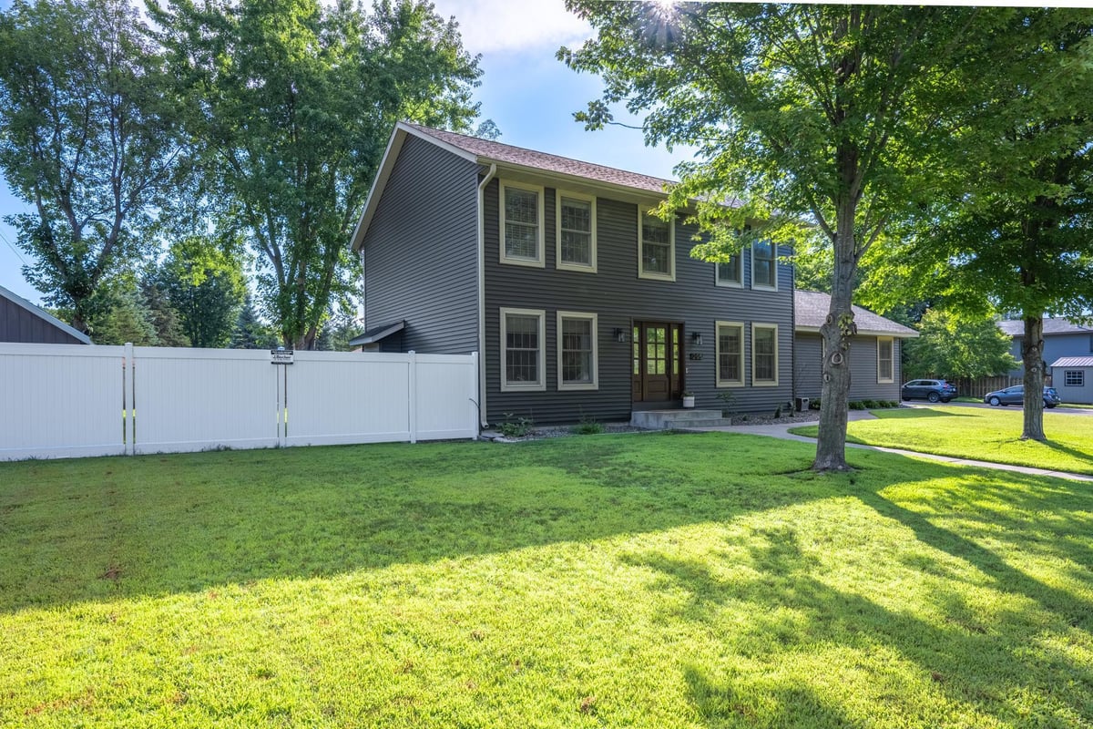 205 Evergreen Drive E, Cannon Falls, MN 55009