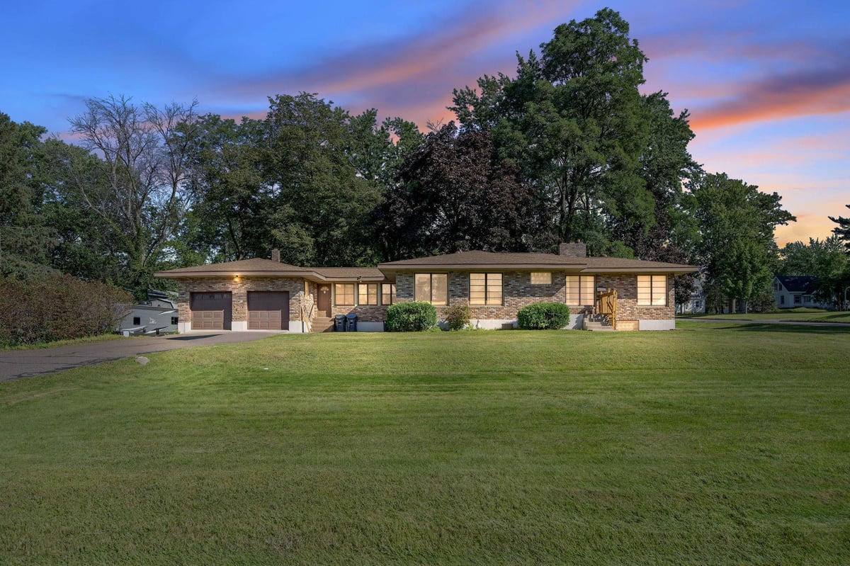 2529 2nd Street N, North Saint Paul, MN 55109