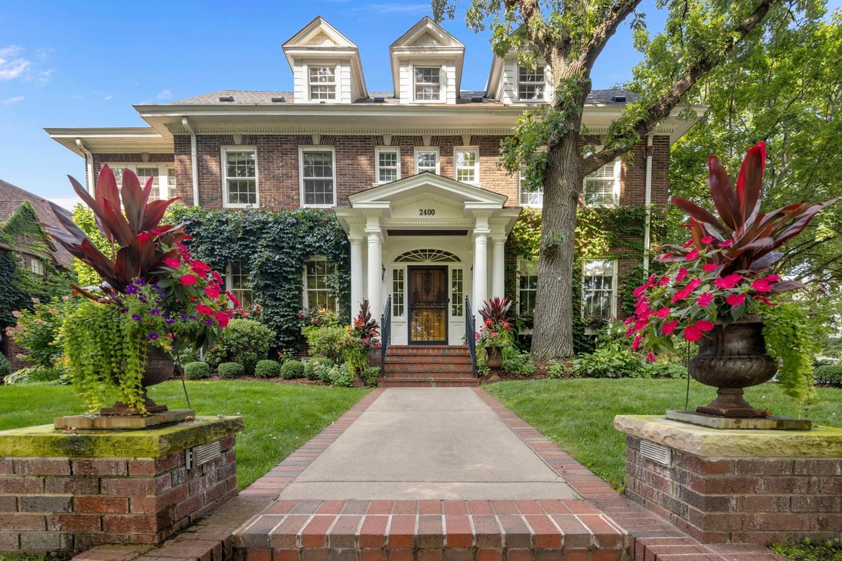 2400 W Lake Of The Isles Parkway, Minneapolis, MN 55405