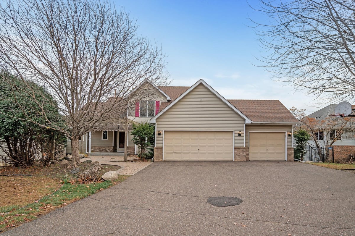 2970 Western Avenue N, Roseville, MN 55113