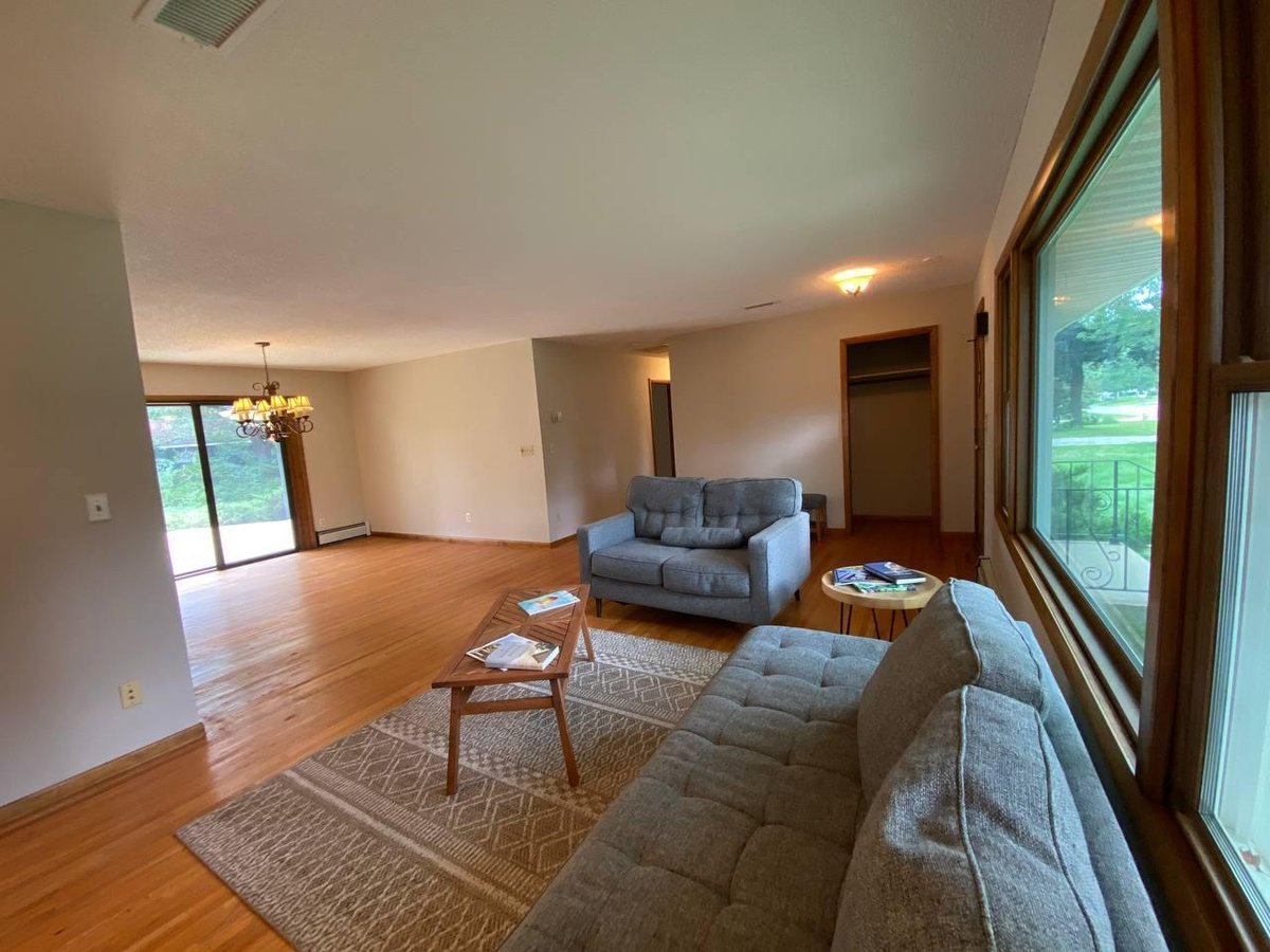 719 Grandview Avenue W, Roseville, MN 55113