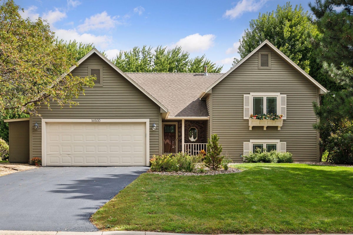 16500 22nd Avenue N, Plymouth, MN 55447