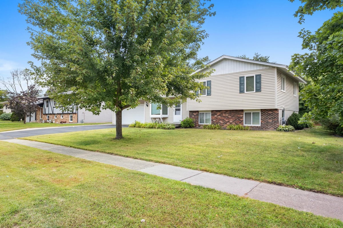 16546 Foliage Avenue W, Lakeville, MN 55068