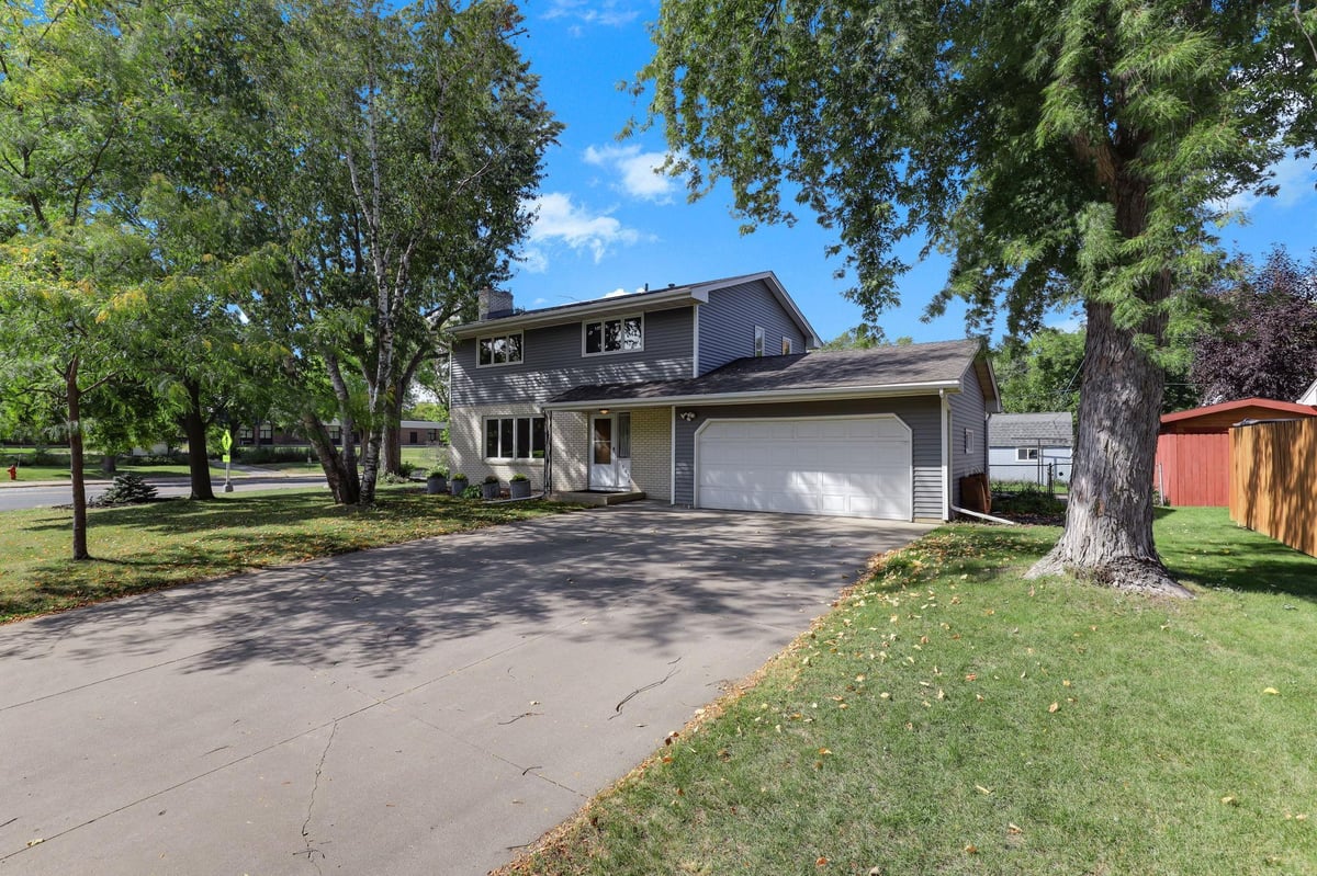 10934 Southview Drive, Burnsville, MN 55337