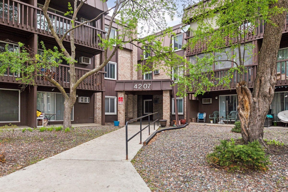 4207 Lakeside Avenue N #134, Brooklyn Center, MN 55429