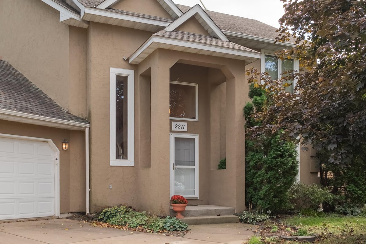 2211 Brittany Court, New Brighton, MN 55112