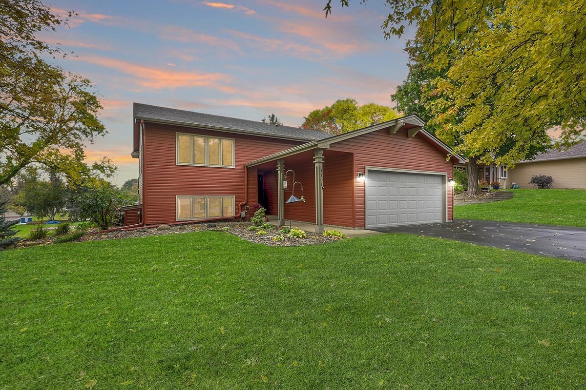 1101 Lavon Lane, Burnsville, MN 55306