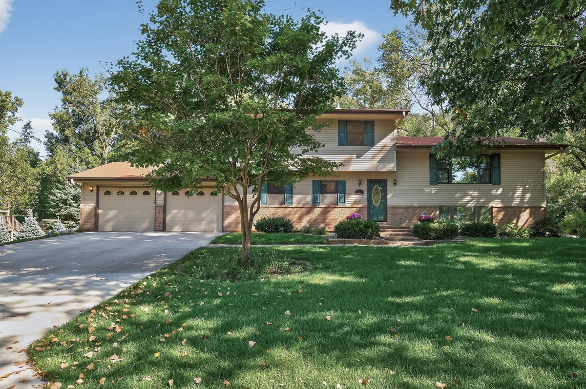 7716 Zealand Avenue N, Brooklyn Park, MN 55445