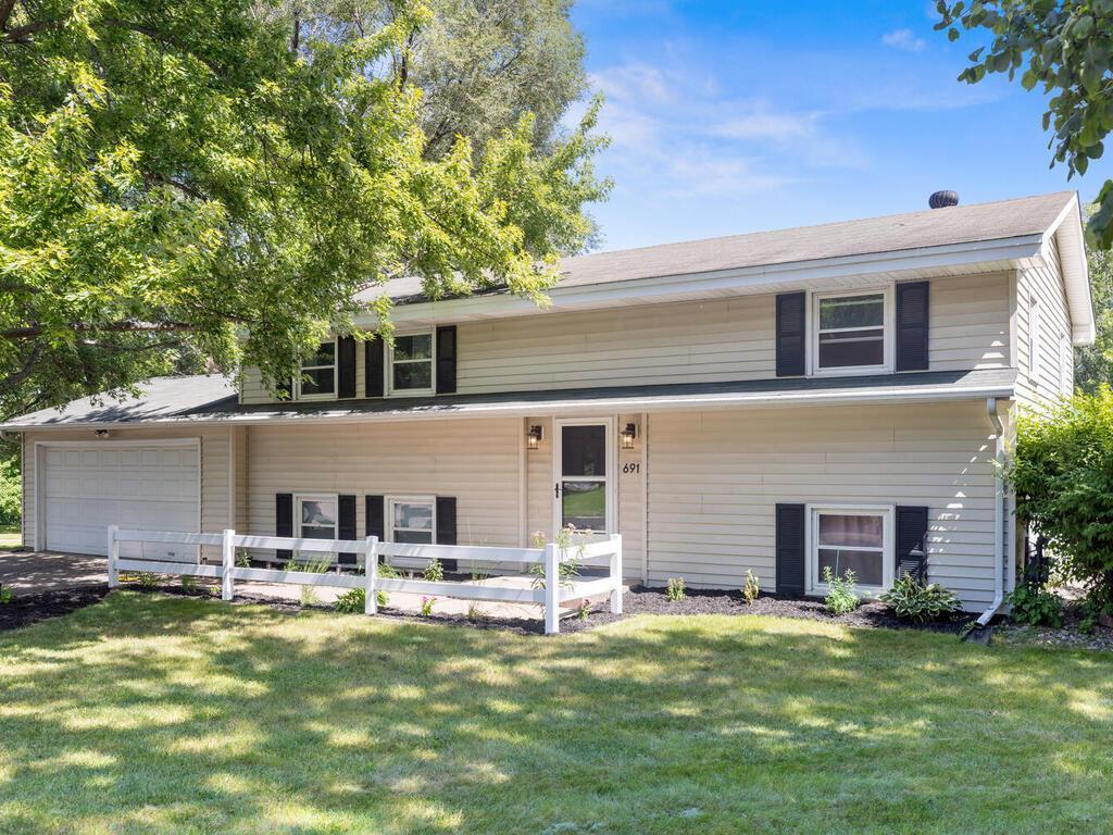 691 20th Avenue NW, New Brighton, MN 55112