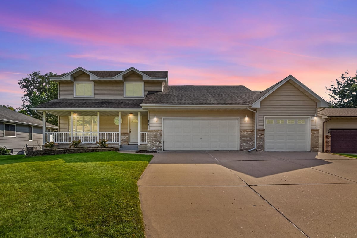 136 71 1/2 Way NE, Fridley, MN 55432