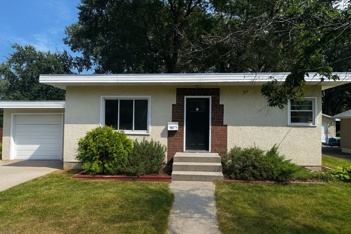 833 7th Avenue NW, New Brighton, MN 55112