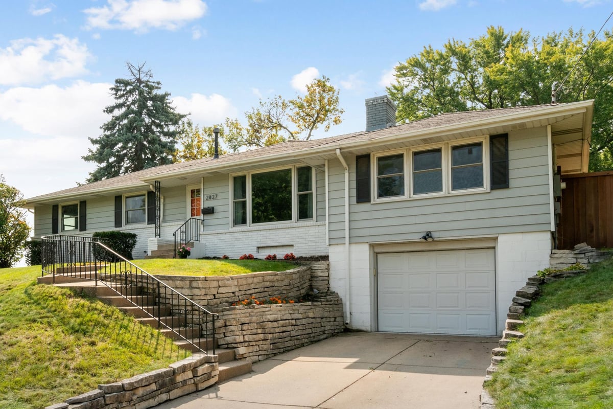 2827 Hampshire Avenue N, Crystal, MN 55427