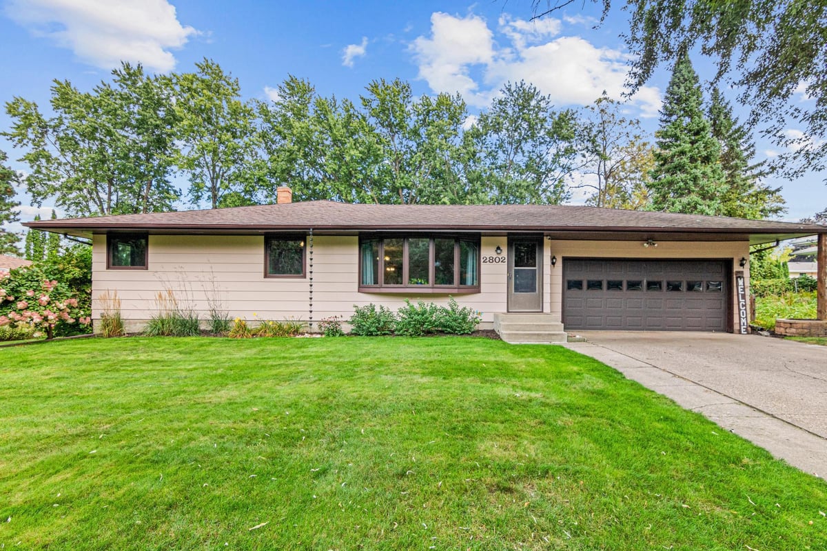 2802 Marion Street, Roseville, MN 55113