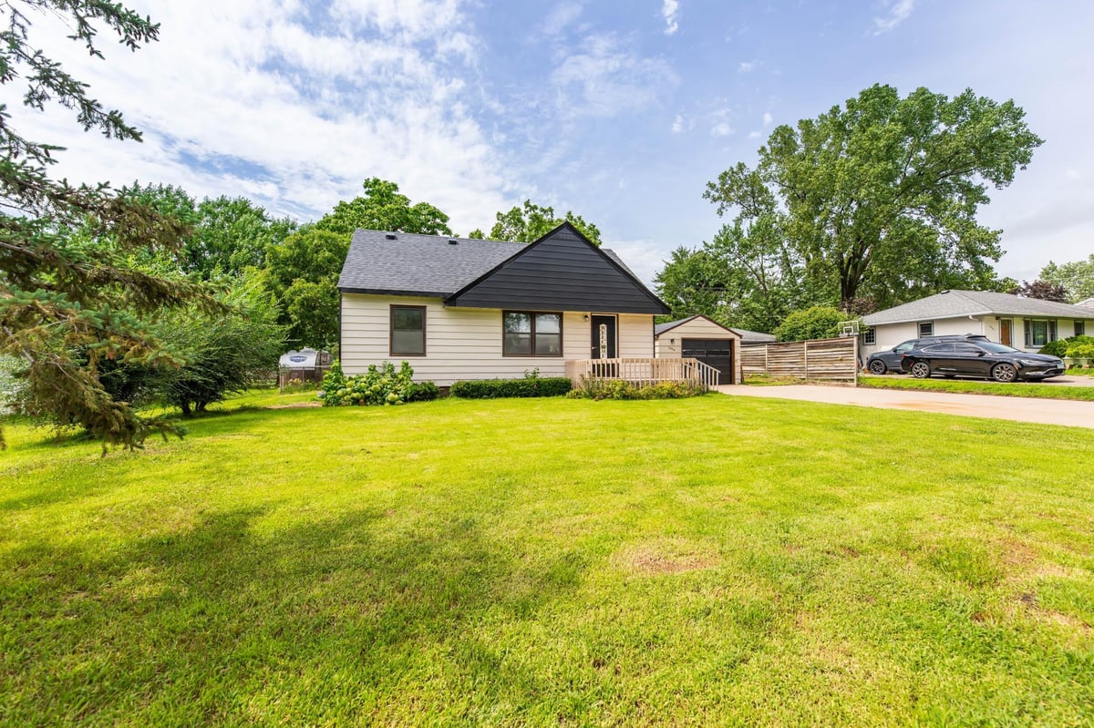 2454 Long Lake Road, New Brighton, MN 55112