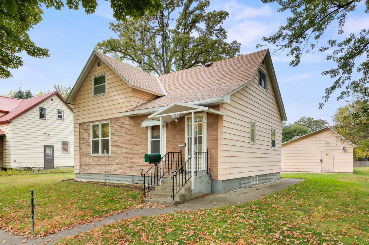 726 Ivy Lane SE, Hutchinson, MN 55350
