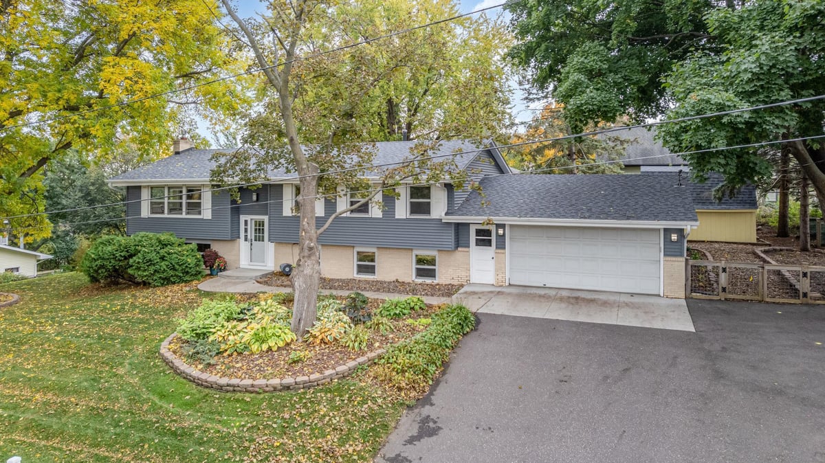 956 Orchard Lane, Roseville, MN 55113