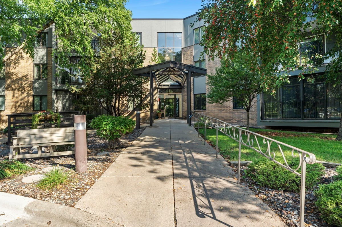 10 Windsor Court #102, New Brighton, MN 55112