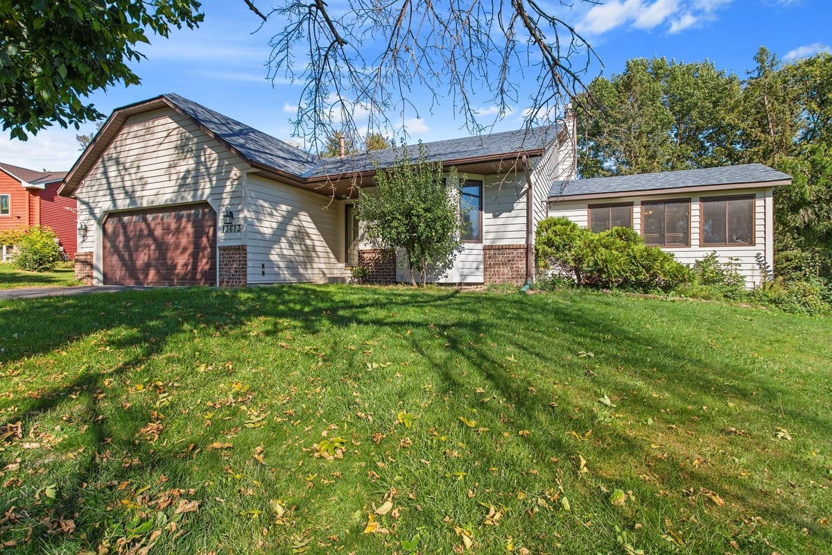 13613 Parkwood Lane, Burnsville, MN 55337