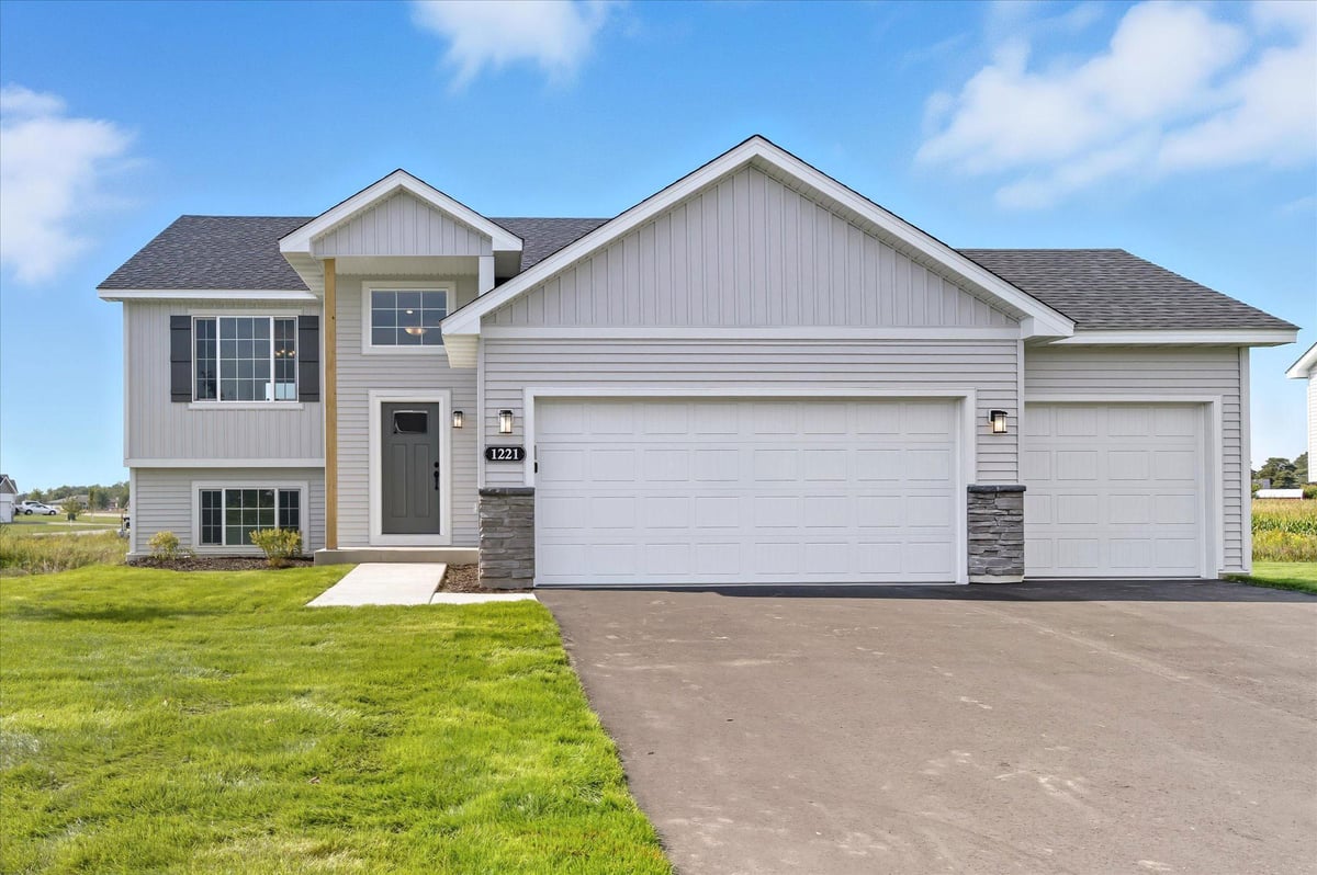 1221 Woods Road NE, Isanti, MN 55040