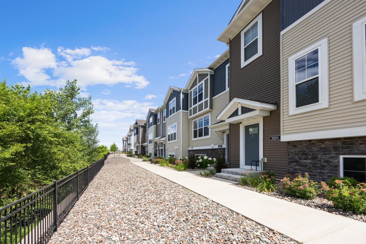 2223 Gateway Curve #A, North Saint Paul, MN 55109