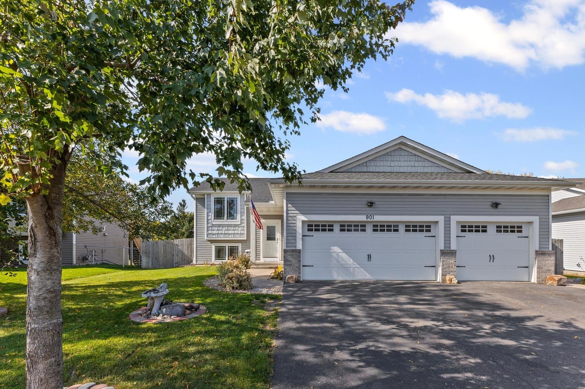 901 Whiskey Road NW, Isanti, MN 55040