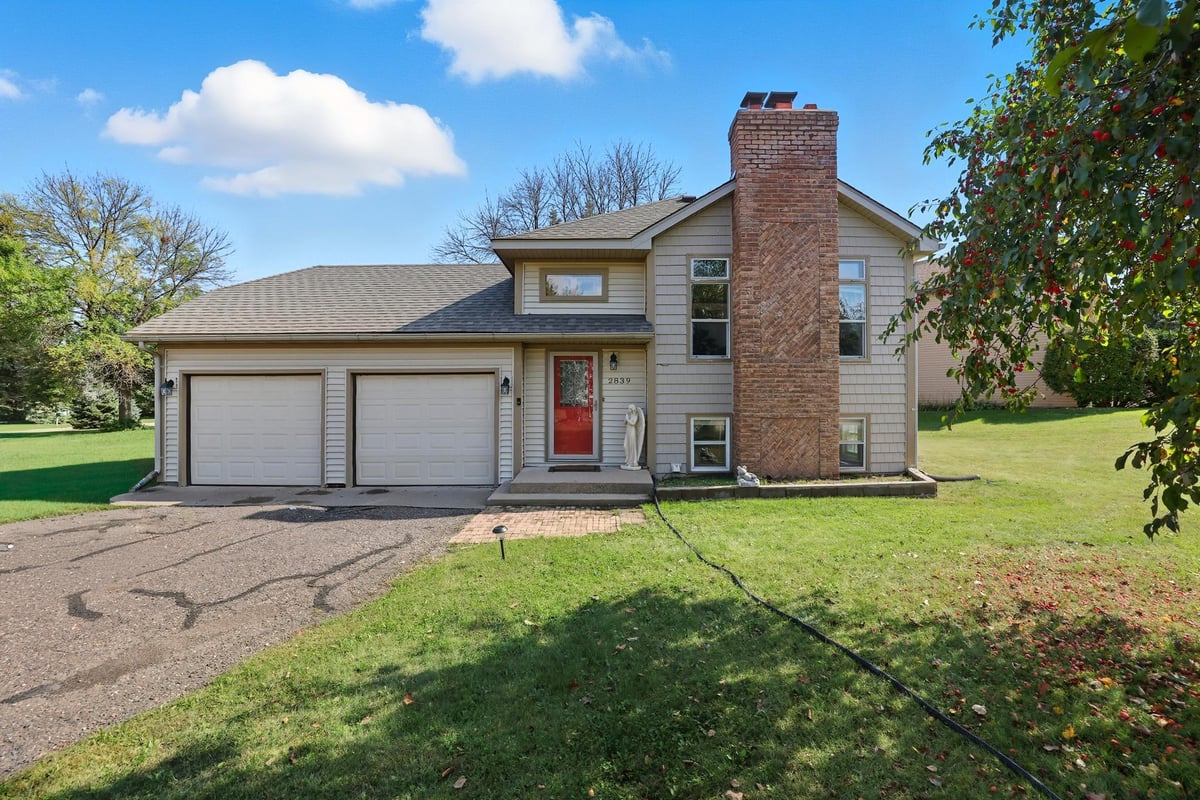 2839 Henslow Avenue N, Oakdale, MN 55128