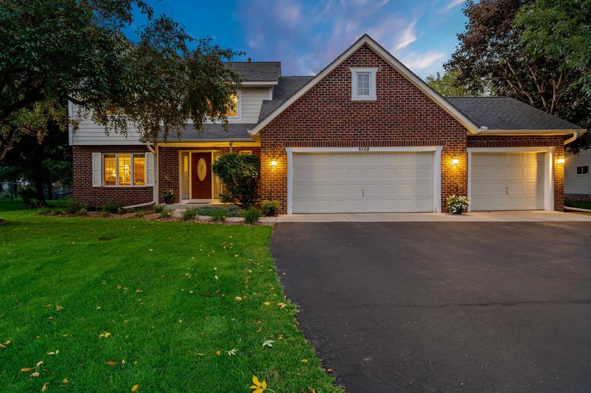 8769 Jewel Avenue S, Cottage Grove, MN 55016