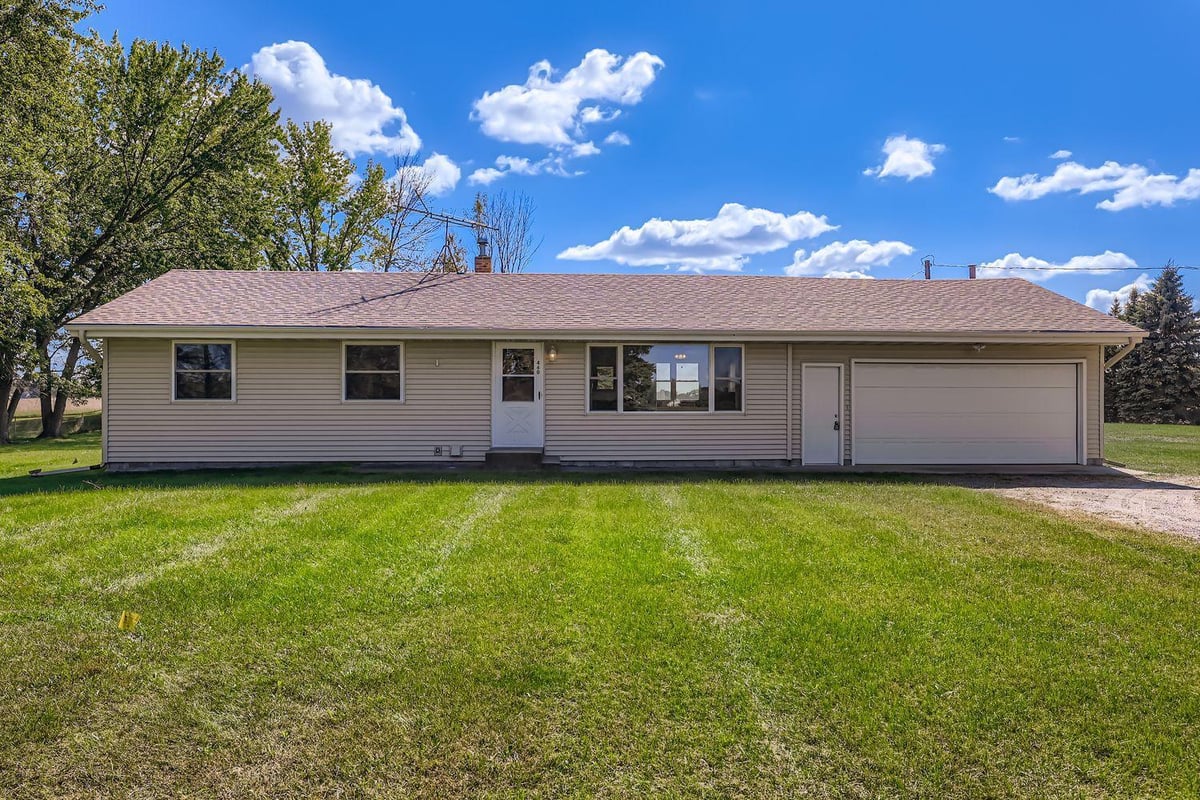460 County Road 5 NW, Isanti, MN 55040