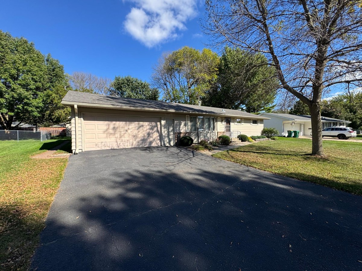 1115 Swanhill Drive, Albert Lea, MN 56007