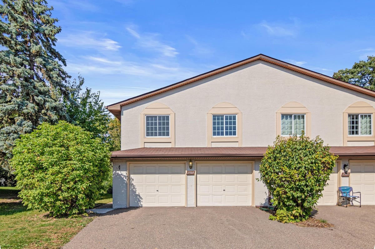 2507 Woodbridge Street, Roseville, MN 55113