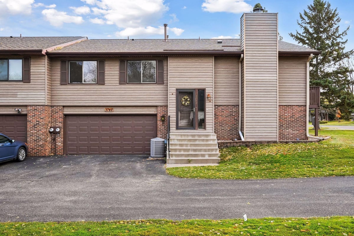 3742 Gershwin Avenue N, Oakdale, MN 55128