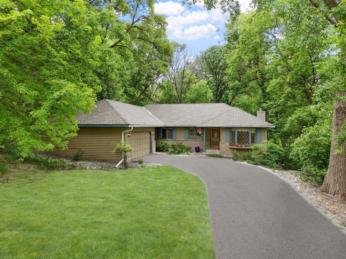 1527 Clarendon Drive, Minnetonka, MN 55391