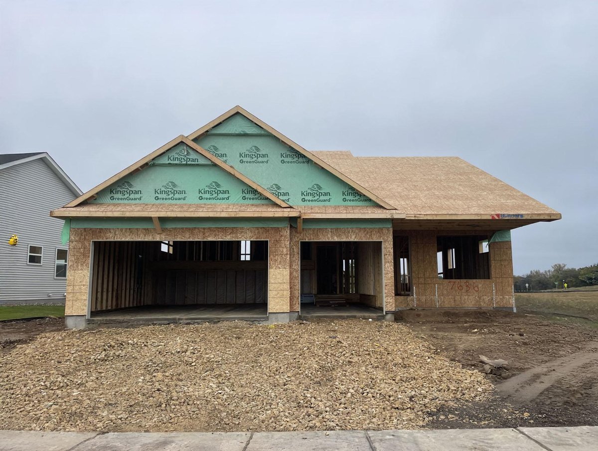 7636 40th Street N, Oakdale, MN 55128